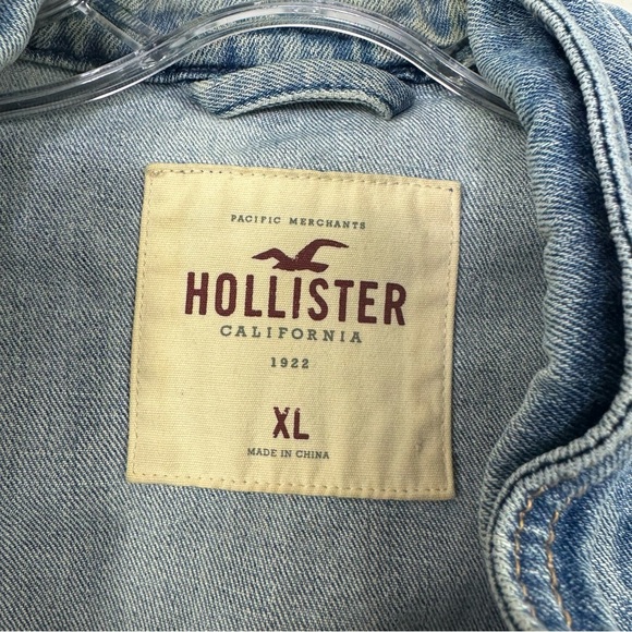 Hollister Distressed button front denim Light Blue Distressed Jean Jacket - Picture 9 of 10